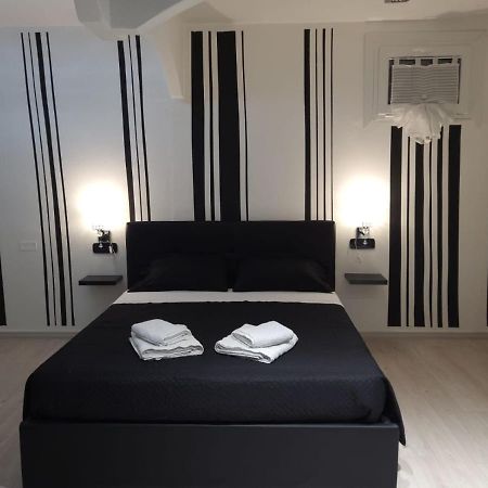 Come Per Incanto Rooms Боза Екстериор снимка