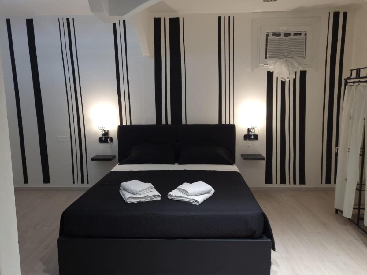 Come Per Incanto Rooms Боза Екстериор снимка