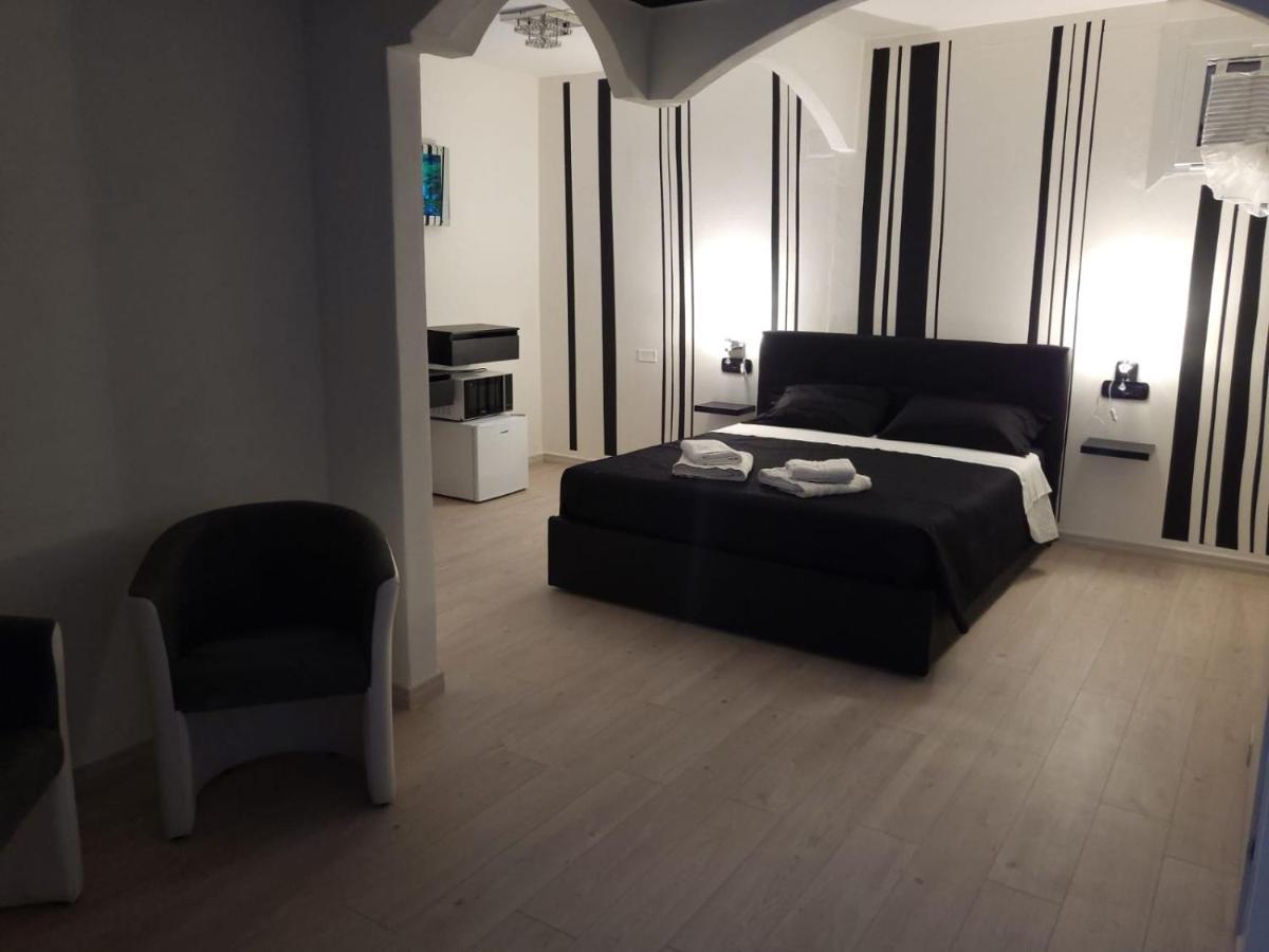 Come Per Incanto Rooms Боза Екстериор снимка